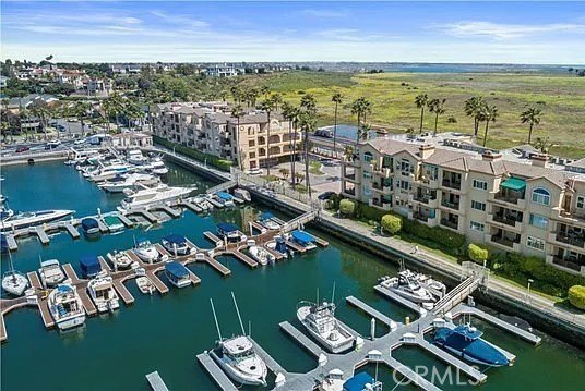 Welcome to luxury coastal living in the prestigious Bay Club - photo 36
