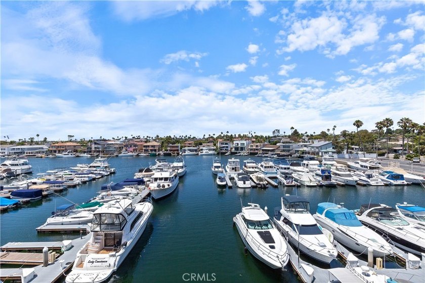 Welcome to luxury coastal living in the prestigious Bay Club - photo 37