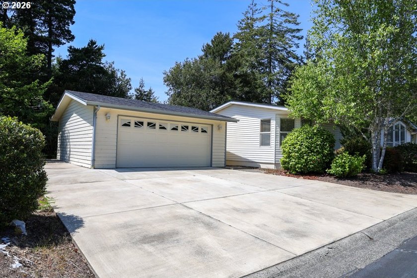 Located in the highly sought-after Florentine Estates 55+ - photo 3