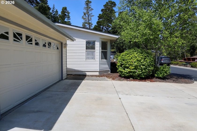 Located in the highly sought-after Florentine Estates 55+ - photo 4