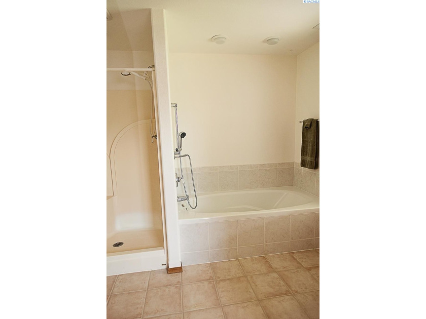 MLS# 294316 A Rare Opportunity - Exceptional Quality, Thoughtful - photo 10
