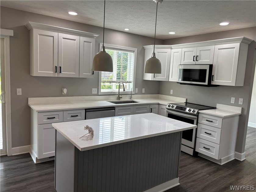 Beautifully maintained 2023 Colonial in the desirable Brooklea - photo 9