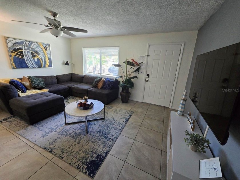 LOCATION, LIFESTYLE, AND OPPORTUNITY! Welcome to 1430 Parkview - photo 3