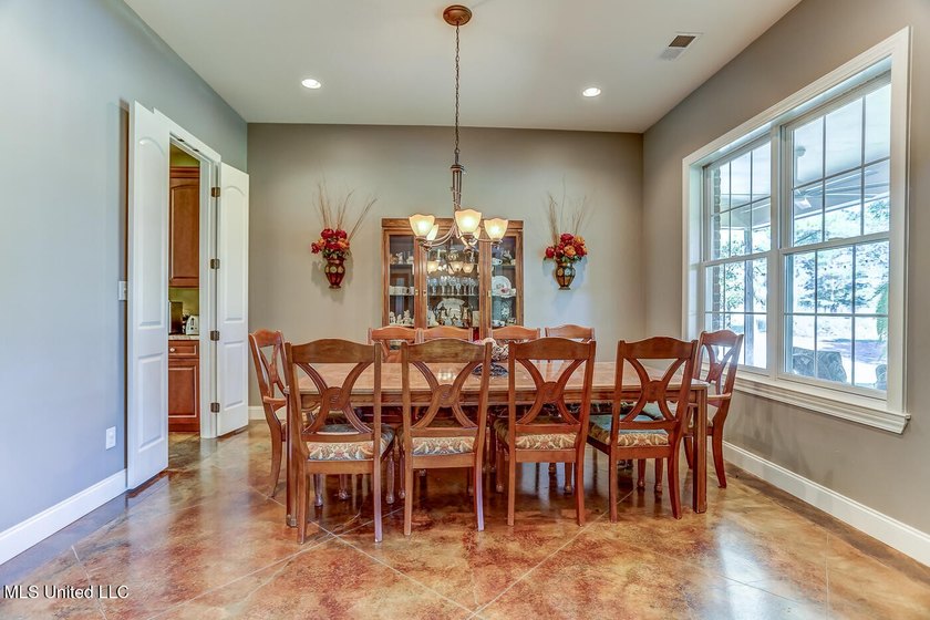 Live in Your Second Favorite Resort Vacation: Serene 5-Bedroom - photo 9