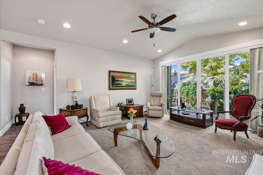 Beautifully designed with timeless Mid-Century Modern style - photo 8