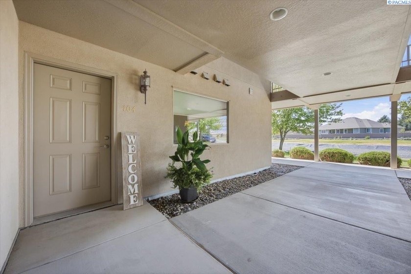 MLS# 294360 Welcome home to the Condos at Canyon Lakes. This - photo 3