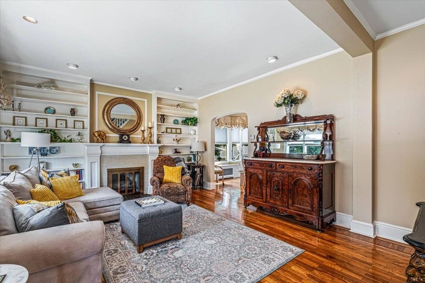 This charming, turn-key detached home is perfectly situated on a - photo 8