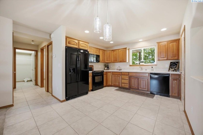 MLS# 294360 Welcome home to the Condos at Canyon Lakes. This - photo 8