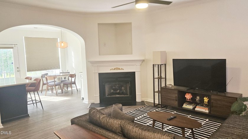 Lakefront 3 Bedroom townhome in a very nice quiet neighborhood - photo 11