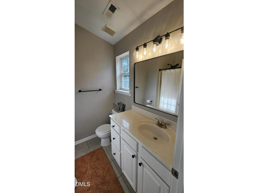 Lakefront 3 Bedroom townhome in a very nice quiet neighborhood - photo 16
