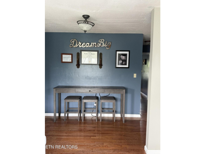 Welcome home to this beautiful traditional two-story residence - photo 19