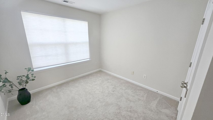 Lakefront 3 Bedroom townhome in a very nice quiet neighborhood - photo 20