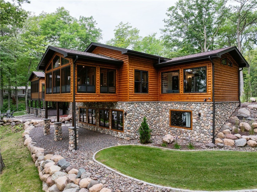 Exquisite lakefront estate on Victory Heights showcasing 240 - photo 3