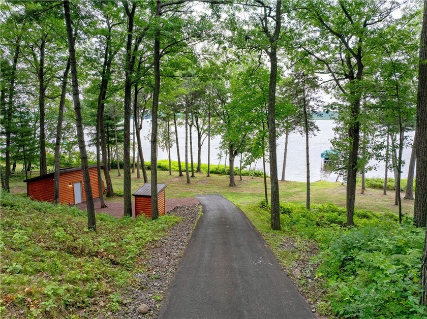 Exquisite lakefront estate on Victory Heights showcasing 240 - photo 4