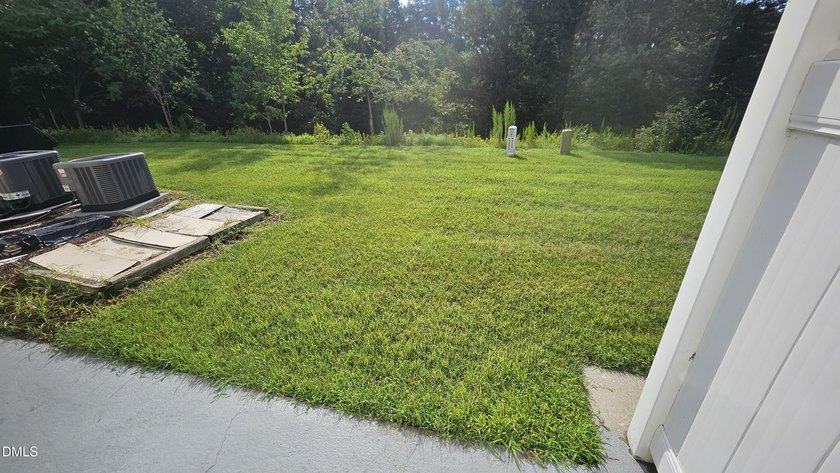 Lakefront 3 Bedroom townhome in a very nice quiet neighborhood - photo 24