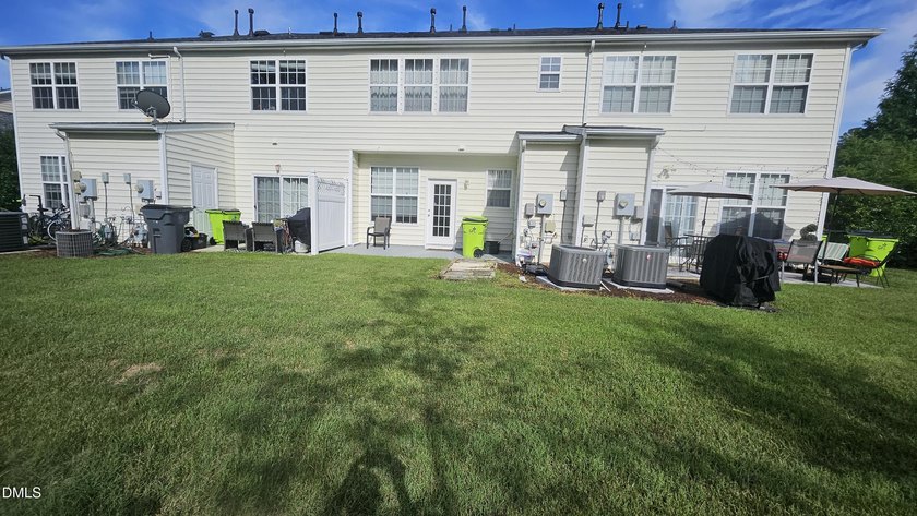 Lakefront 3 Bedroom townhome in a very nice quiet neighborhood - photo 25