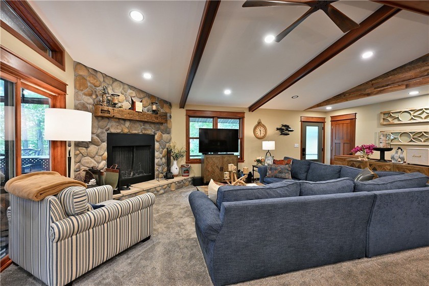 Exquisite lakefront estate on Victory Heights showcasing 240 - photo 10