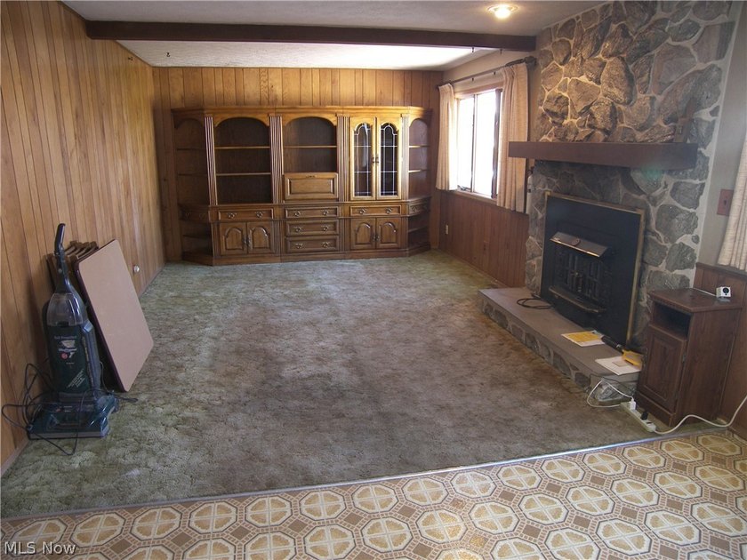 Here is a custom built 1965 1 owner brick bungalow awaiting its - photo 5