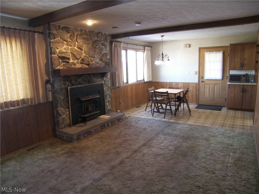 Here is a custom built 1965 1 owner brick bungalow awaiting its - photo 6