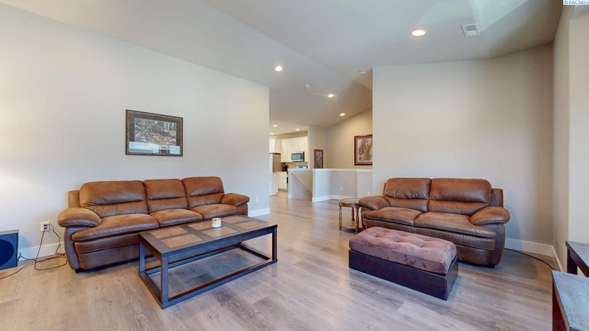 MLS# 294373 Looking for easy living in one of Richland's most - photo 4