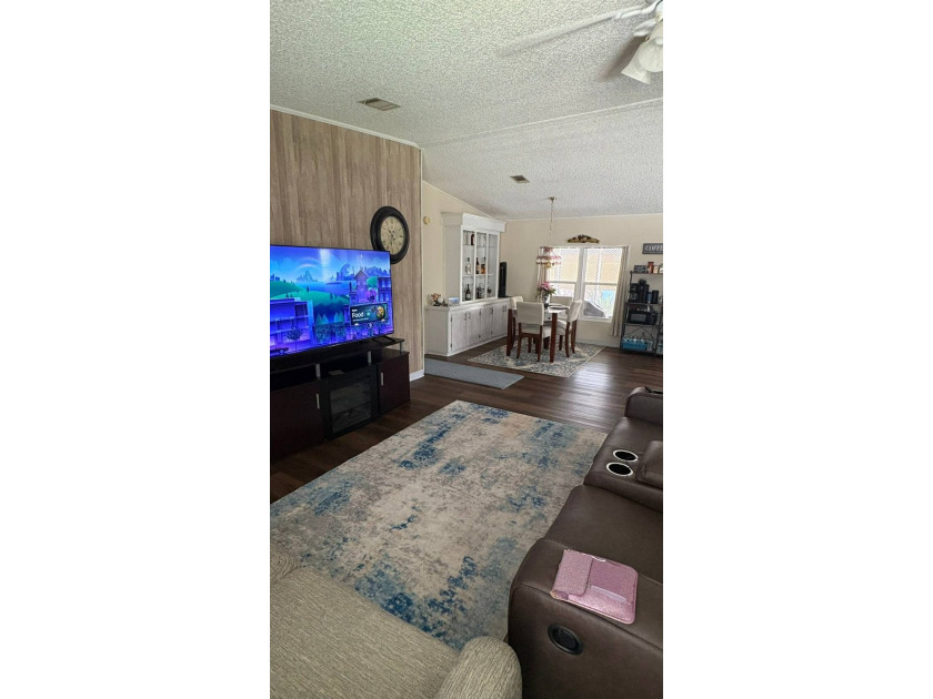 Move right into this beautifully updated 2-bedroom, 2-bath - photo 15