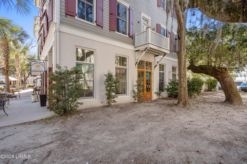 Unique opportunity to own a mixed-use residential and commercial - photo 3