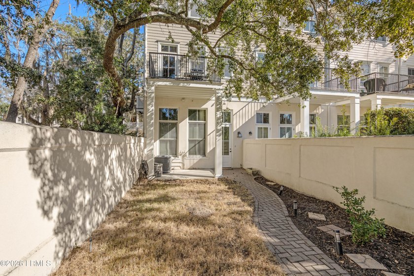Unique opportunity to own a mixed-use residential and commercial - photo 4