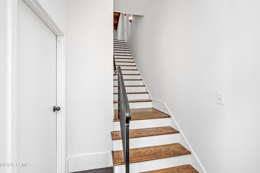 Unique opportunity to own a mixed-use residential and commercial - photo 6