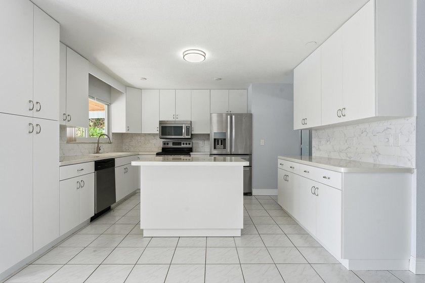 Beautifully updated 3 bedroom, 2 bath pool home in a desirable - photo 13
