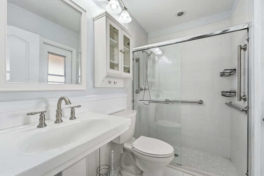 Beautifully updated 3 bedroom, 2 bath pool home in a desirable - photo 19