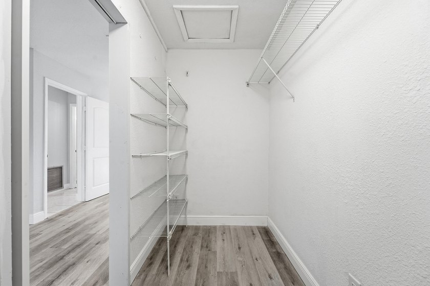 Beautifully updated 3 bedroom, 2 bath pool home in a desirable - photo 20