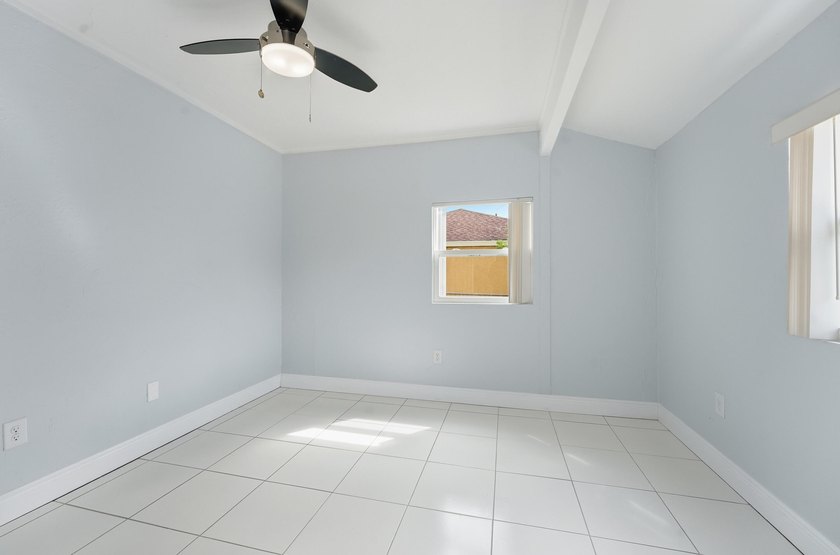 Beautifully updated 3 bedroom, 2 bath pool home in a desirable - photo 24