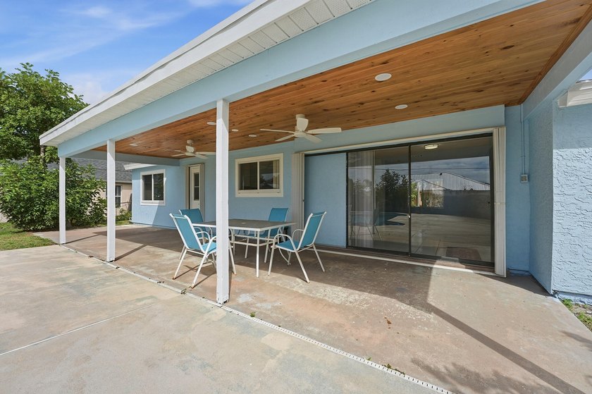 Beautifully updated 3 bedroom, 2 bath pool home in a desirable - photo 29