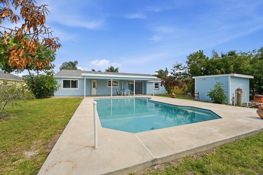 Beautifully updated 3 bedroom, 2 bath pool home in a desirable - photo 32
