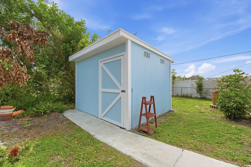 Beautifully updated 3 bedroom, 2 bath pool home in a desirable - photo 33