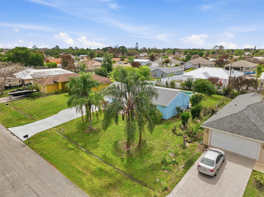 Beautifully updated 3 bedroom, 2 bath pool home in a desirable - photo 35