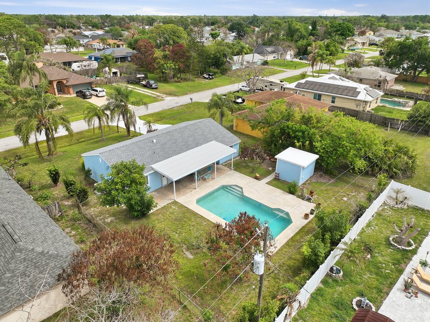 Beautifully updated 3 bedroom, 2 bath pool home in a desirable - photo 37