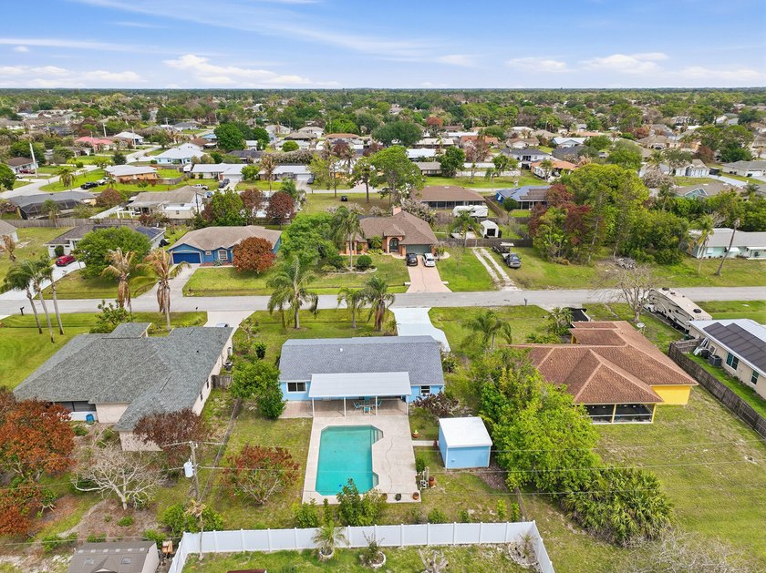 Beautifully updated 3 bedroom, 2 bath pool home in a desirable - photo 44