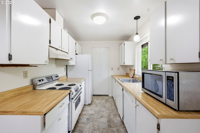 OPEN HOUSE SAT. 7/11, 11:30 - 1:00. Wow! Where can you find - photo 11