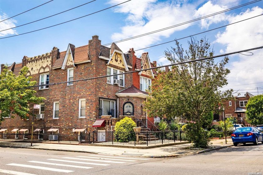 We are pleased to present this exclusive property, 3524 Avenue M - photo 7