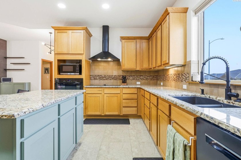 Perched on the hillside in Sundance Ridge, 477 Heritage Hills - photo 7