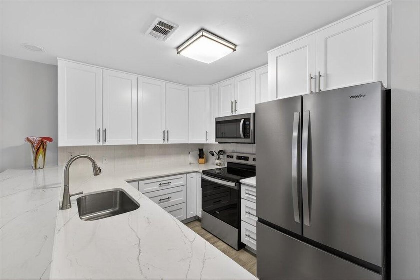 Nestled within Seascape Resort, this 3BR/3BA residence captures - photo 3