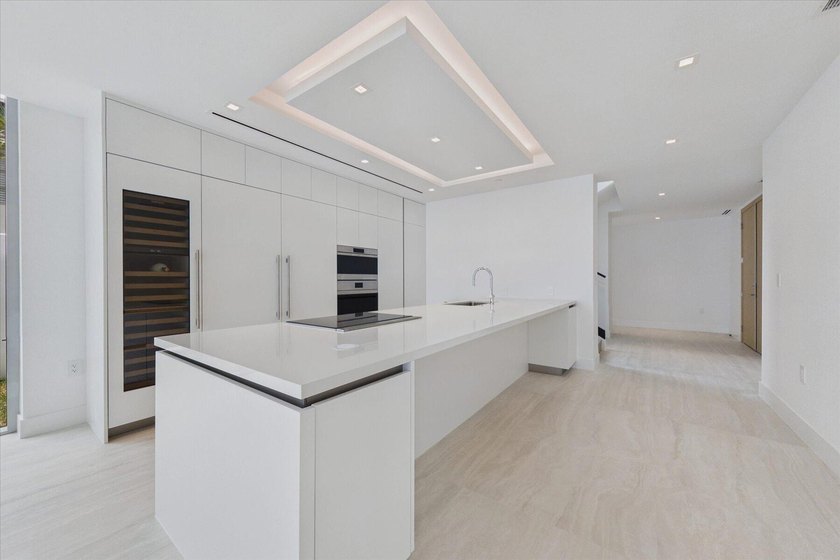 The ONLY DIRECT WATERFRONT Intracoastal Townhouse available in - photo 11