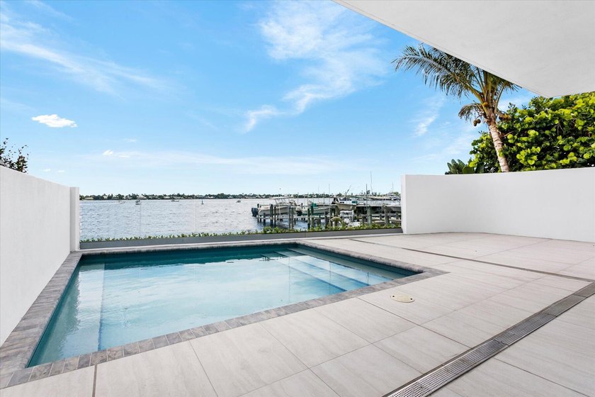 The ONLY DIRECT WATERFRONT Intracoastal Townhouse available in - photo 14