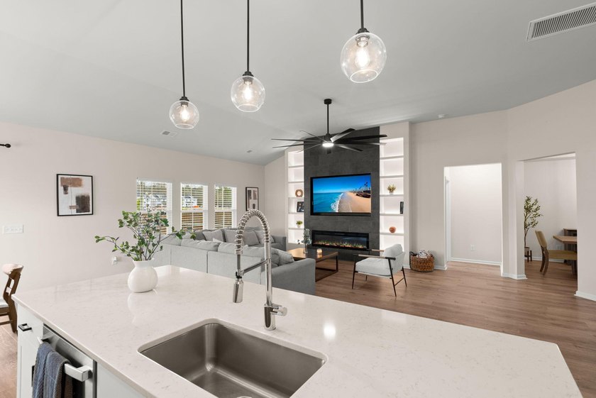 **Sellers offering $5k towards buyers closing costs!!* Why wait - photo 15