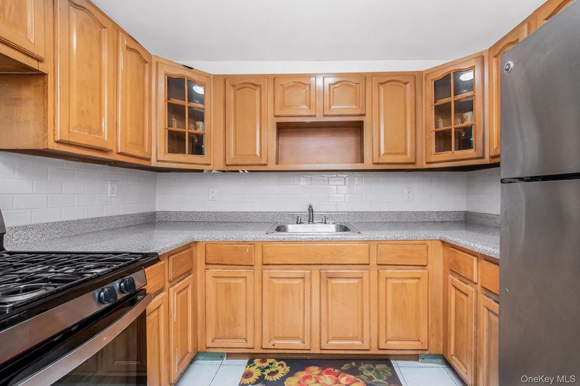 Welcome to 819 E 223rd St in the heart of the Williamsbridge - photo 13