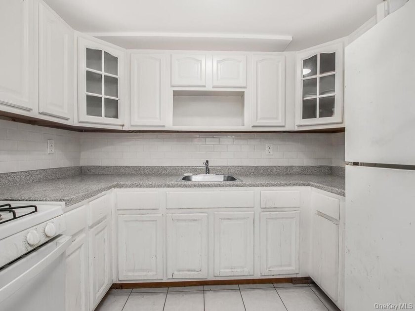 Welcome to 819 E 223rd St in the heart of the Williamsbridge - photo 21