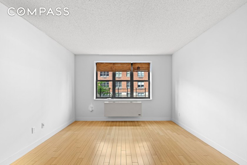 Incredible value for this 1 Bedroom 1 Bath condo in Hell's - photo 2