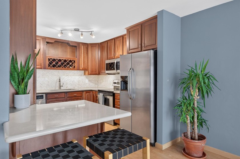 Experience the best of urban living in this stylish 1-bedroom - photo 8