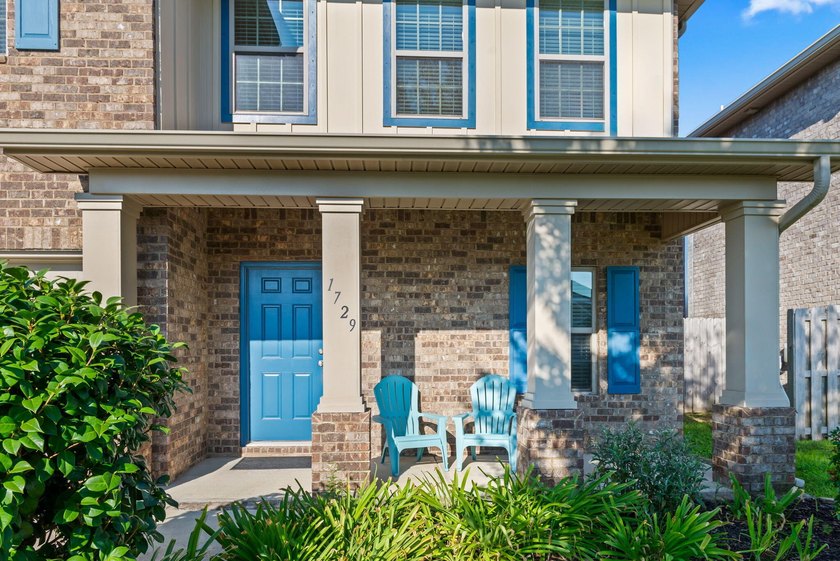 Immaculate, well maintained stunning 5-Bedroom, 2.5 Bath Home - photo 2